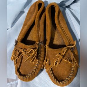 Minnetonka Brown Suede Moccasin Slippers
